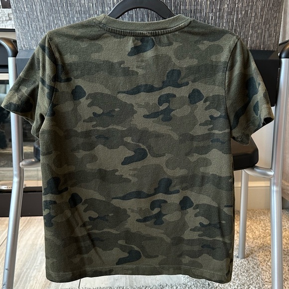 Old Navy Camo t-shirt - Picture 2 of 3